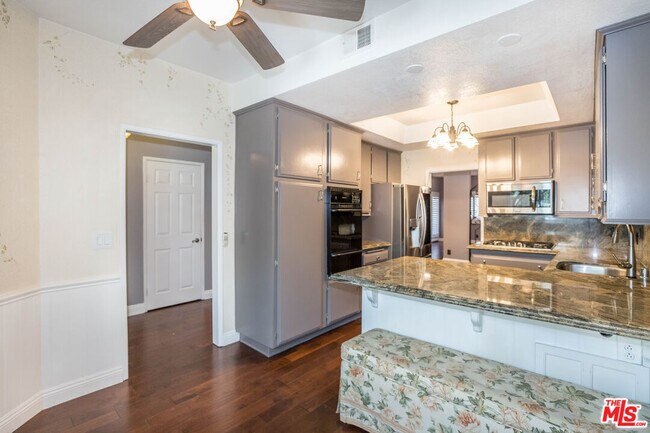 Foto del edificio - 4355 Ventura Canyon Ave