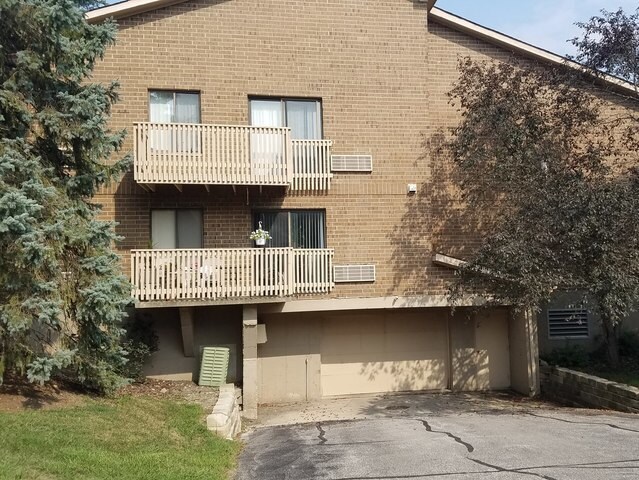 Primary Photo - 33715 N Royal Oak Ln