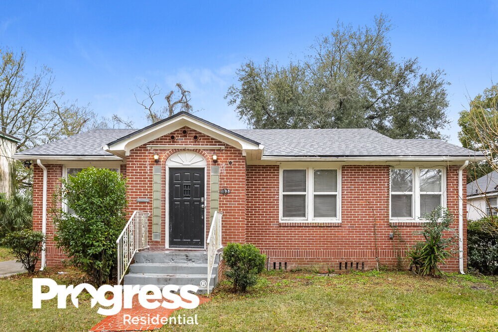 Foto principal - 1198 W 10th St