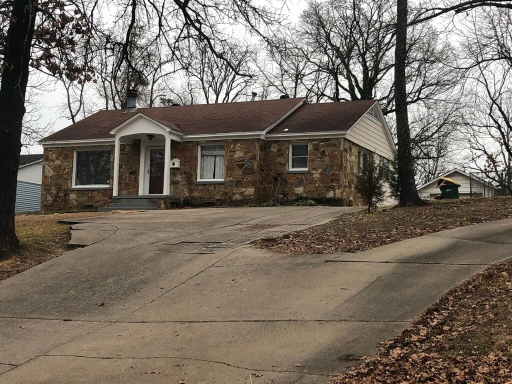 Primary Photo - 209 Belmont Dr