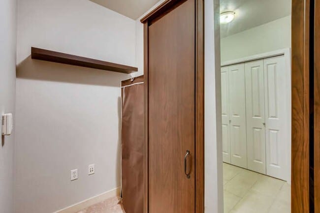 Foto del edificio - SPACIOUS 1-BEDROOM APARTMENT FOR RENT IN DOWNTOWN BALLARD!