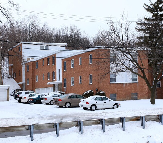 17011711 Meadowbrook Dr, Syracuse, NY 13224 Apartments in Syracuse