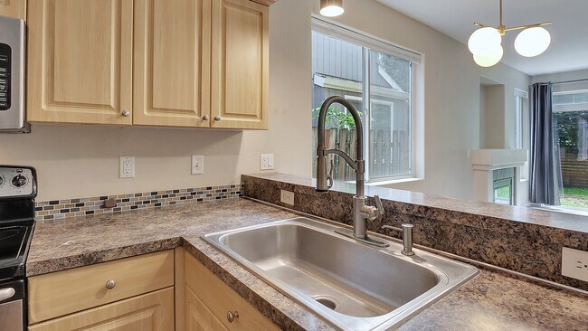 Foto del edificio - 9817 N Clarendon Ave