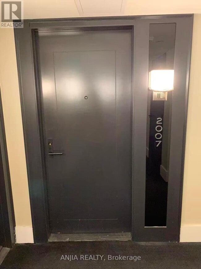 Building Photo - 955 Bay St.