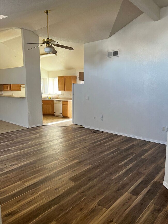 Foto del edificio - COMPETITIVELY PRICED HORIZON CITY HOME