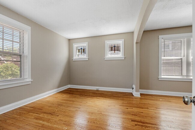 Foto del edificio - 3946 Fairview Ave