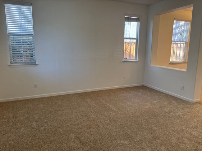 Building Photo - Spacious 4 bed/3 bath home in San Ramon