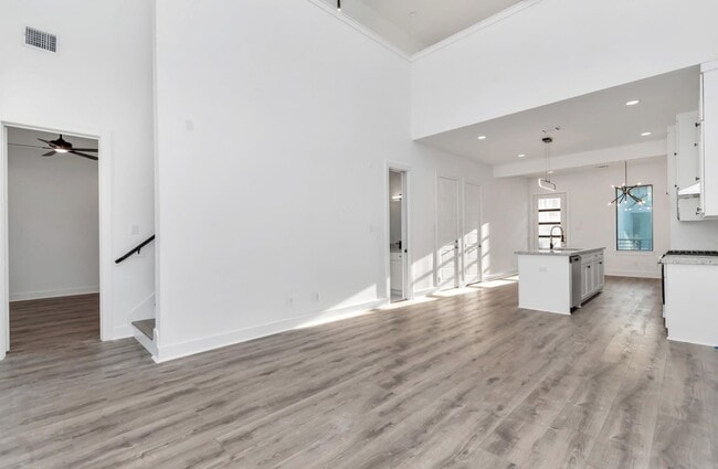 Building Photo - 5610 Savyon Dr