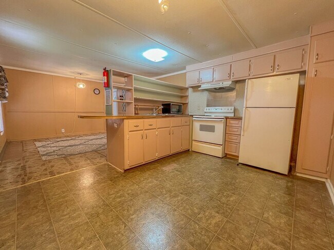 Building Photo - Cute 2 Bedroom