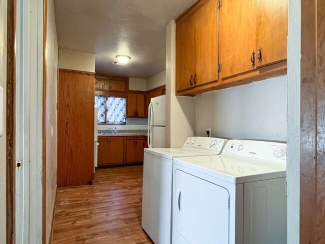 Building Photo - 3 Bedroom For Lease