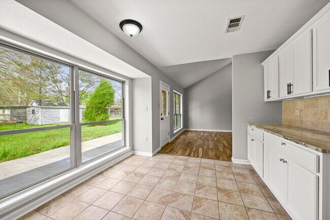 Foto del edificio - 9852 Hawthorne Dr