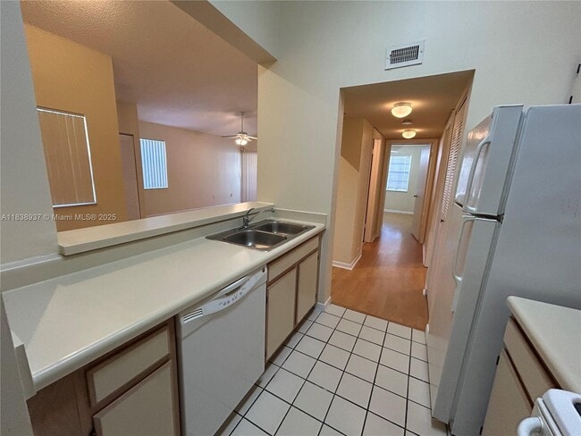 Building Photo - 2890 N Oakland Forest Dr