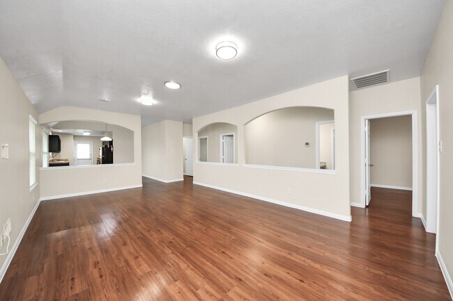 Foto del edificio - 819 Sun Prairie Dr