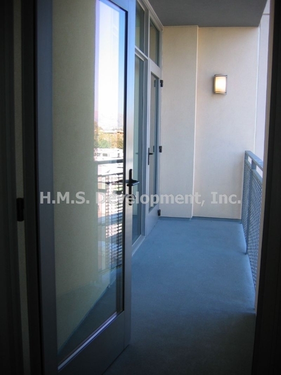 Foto del edificio - $3095 - 2 Bd/2 Ba Executive Condo in Beaut...