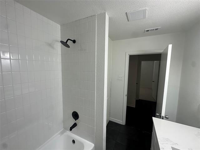 Foto del edificio - 5836 Houghton Ave