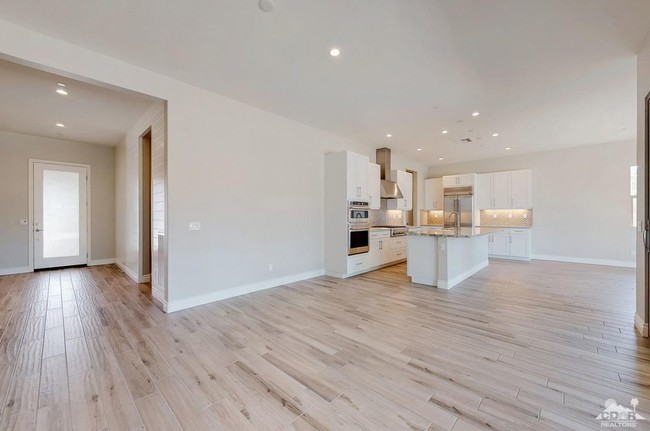 Building Photo - Polo Club - 2 Bed/ 3 Bath