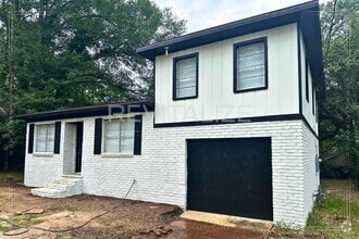 Building Photo - 5601 Evelyn Ave