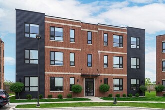 Building Photo - 6535 W Dickens Ave