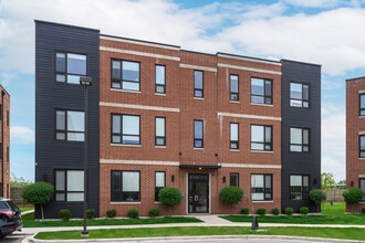 Building Photo - 6535 W Dickens Ave