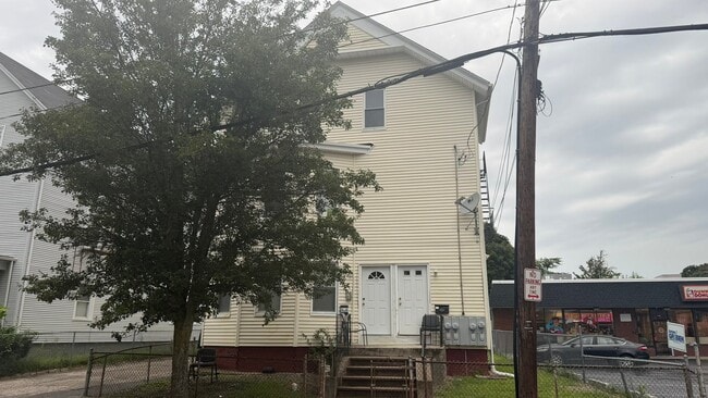 Photo - 188 Division St (Pawtucket, RI) Apartment