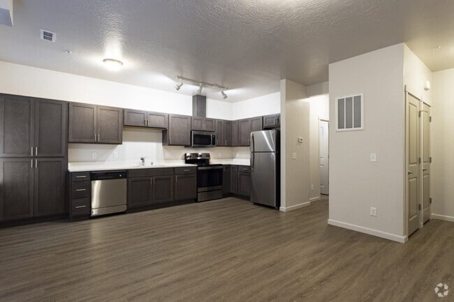 Building Photo - Legacy Villas