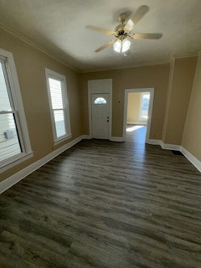 Foto del edificio - 740 E Delaware St