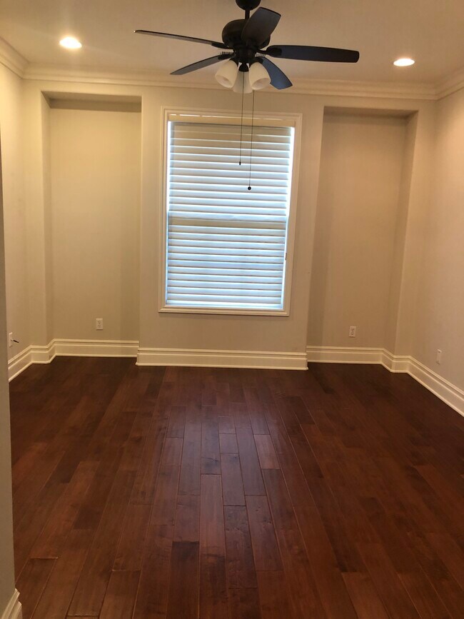 Foto del edificio - 825 Cambridge Ct