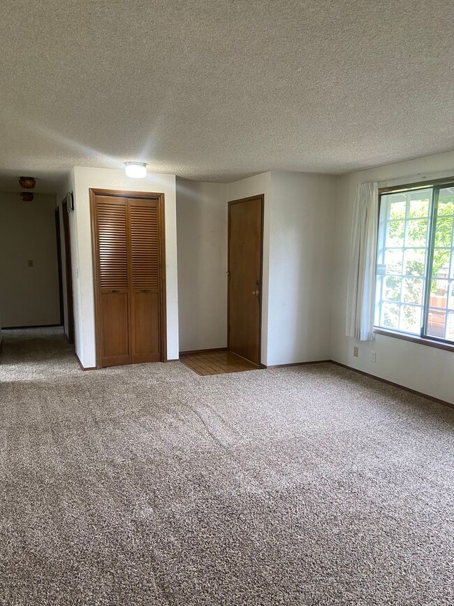 Building Photo - 2772el