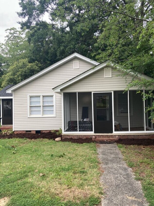 Primary Photo - 2 Bedroom, 1 Bath House - Located within W...