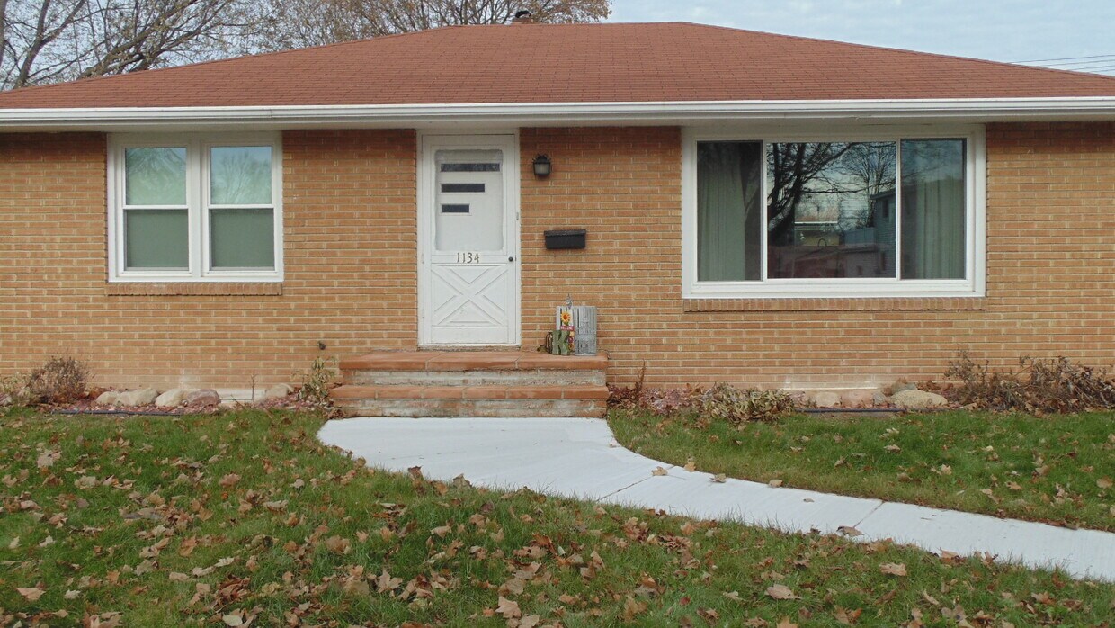 Primary Photo - 1134 E Lindbergh St