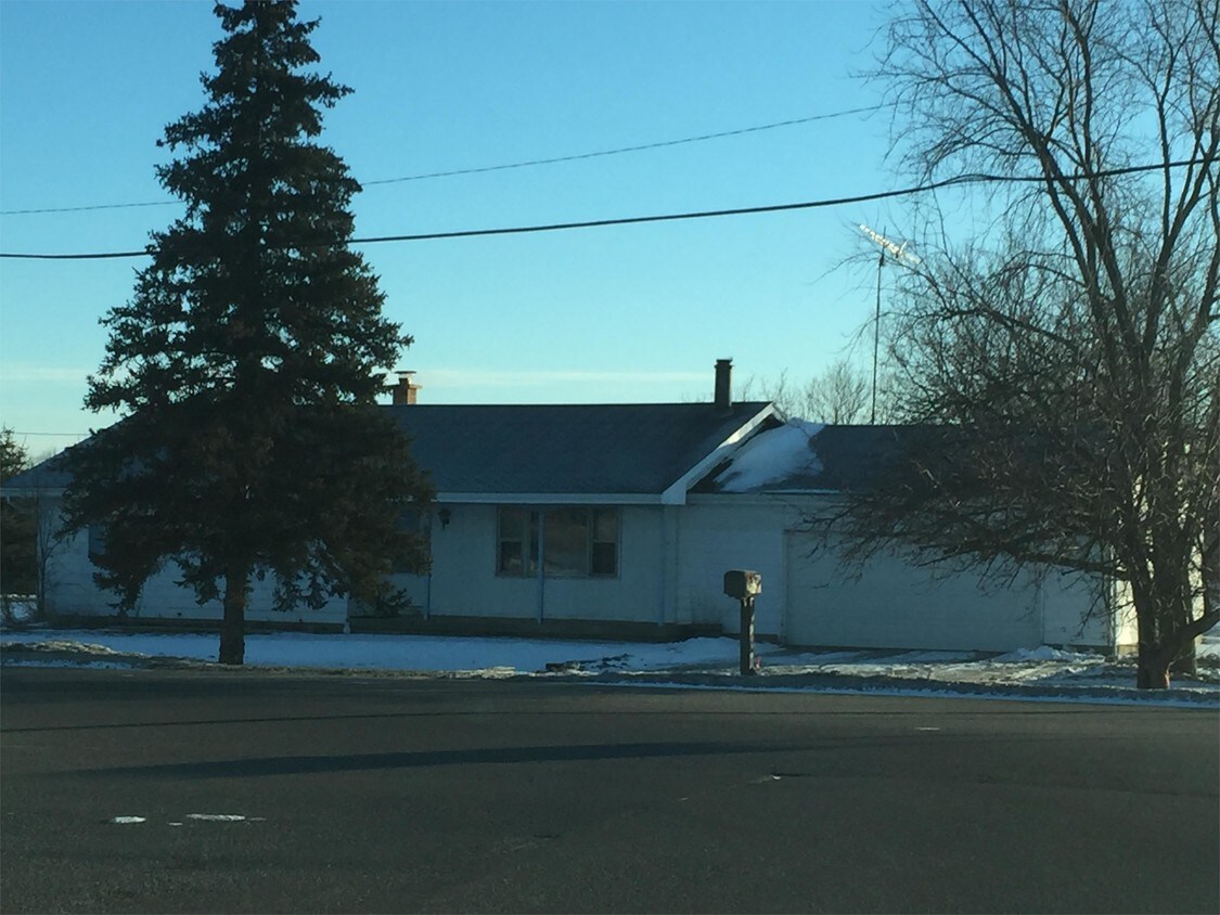 Primary Photo - 4497 S Isabella Rd