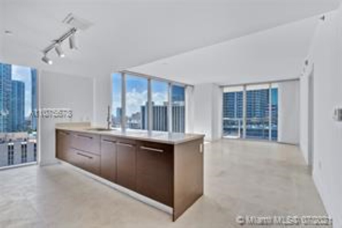 Primary Photo - 475 Brickell Ave