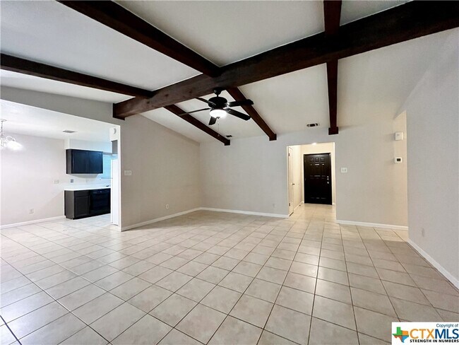 Foto del edificio - 947 Spring Hill Dr