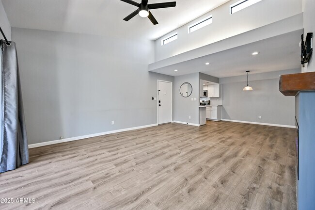 Foto del edificio - 6480 N 82nd St