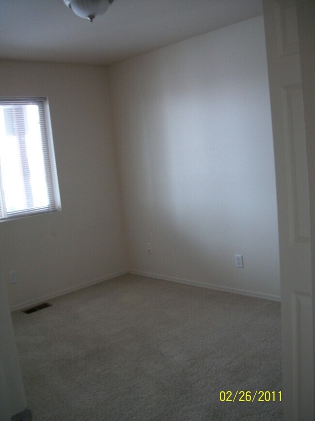 Building Photo - 3 Bedrooms 1 Bathroom Unit - in Belgrade