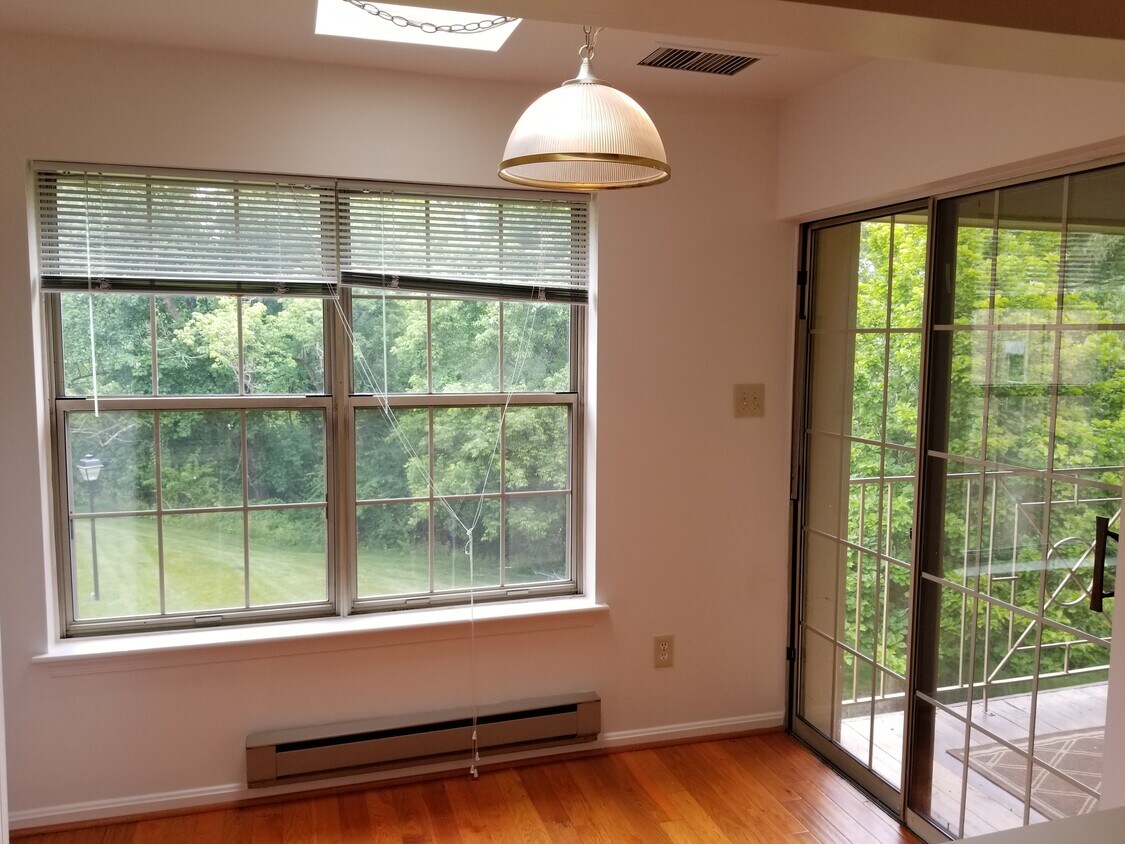 Kitchen breakfast nook - 4 Rainflower Path