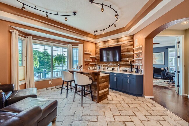 Foto del edificio - Luxury Golden Home with Private Pool & Bac...