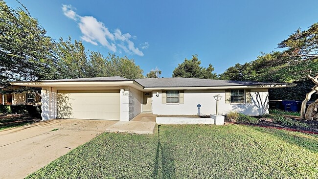 Charming Home In The Village! - Charming Home In The Village!