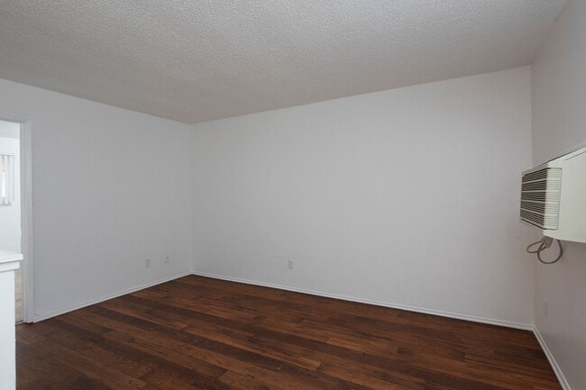 Interior Photo - Aztec Pacific Apartments