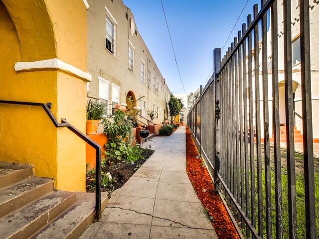 Building Photo - 1733 Seminary Ave