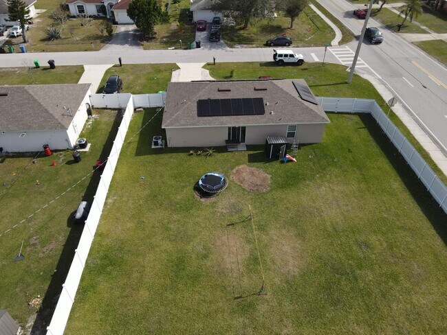 Foto del edificio - 402 NE Mainsail St