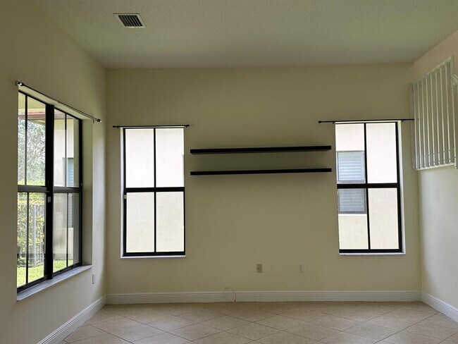 Foto del edificio - 3396 NW 83rd Way
