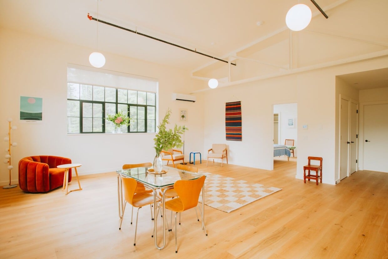 Building Photo - The Garage