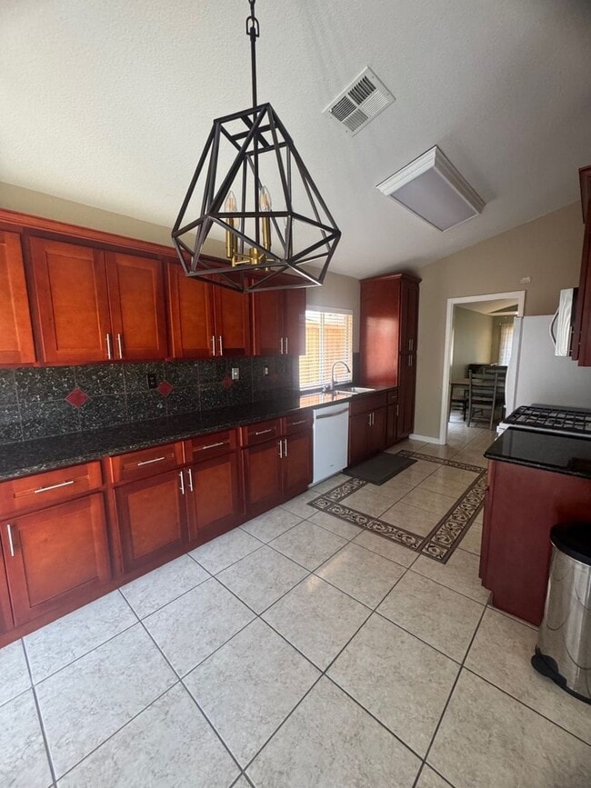 Building Photo - Beautiful Woodland Home - Fresh Off the Ma...