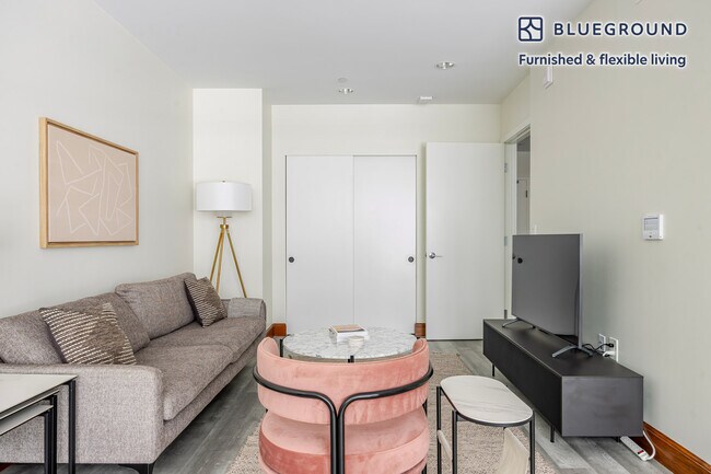 Foto del edificio - 110 W Ocean Blvd