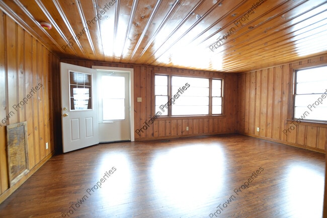 Foto del edificio - 329 White Ave