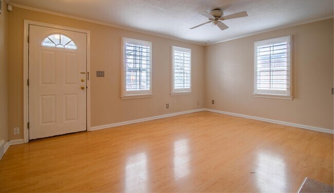 Building Photo - 575 I St