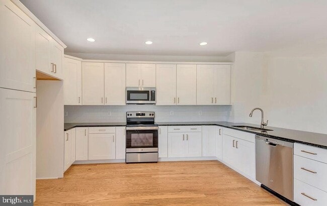 Building Photo - 1064 Old Trail Dr