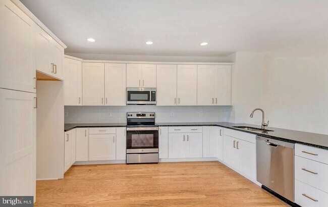 Foto del edificio - 1064 Old Trail Dr