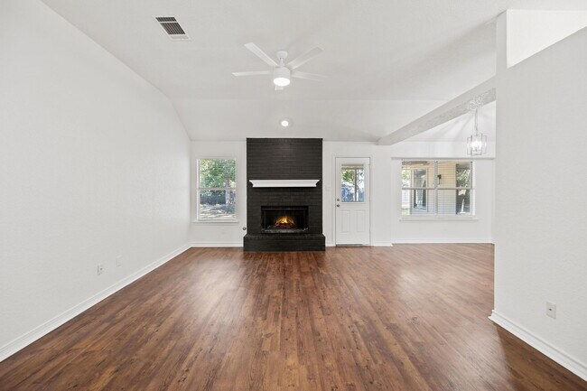 Building Photo - 917 Garden View Dr